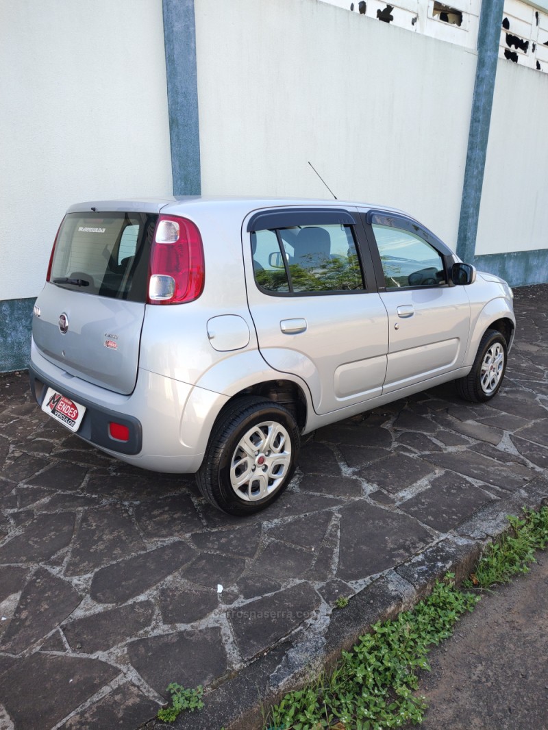 UNO 1.0 VIVACE 8V FLEX 4P MANUAL - 2014 - TRêS COROAS