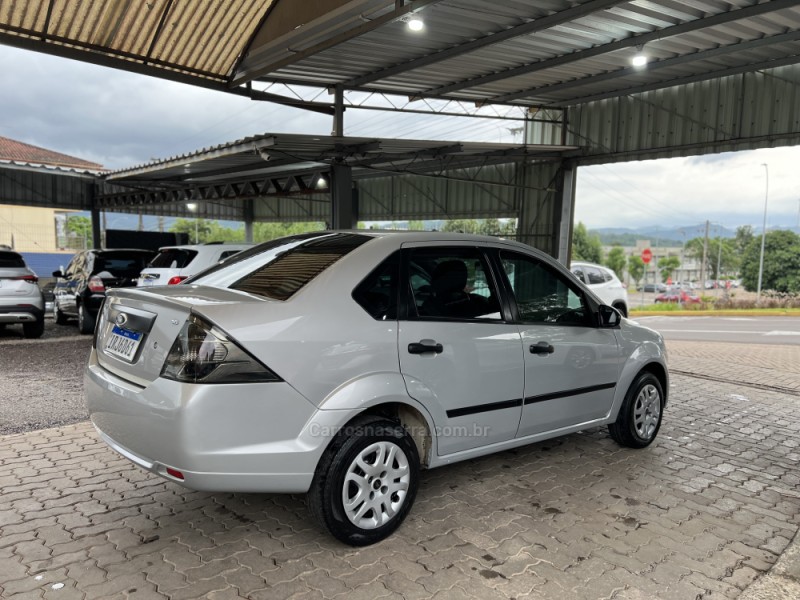 FIESTA 1.6 ROCAM SE SEDAN 8V FLEX 4P MANUAL - 2011 - BOM PRINCíPIO