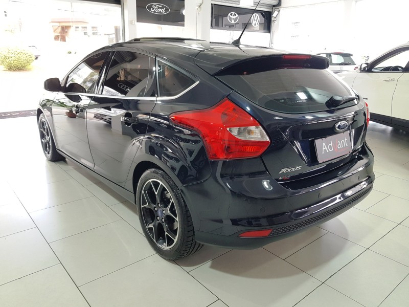 FOCUS 2.0 TITANIUM PLUS 16V FLEX 4P AUTOMÁTICO - 2015 - CAXIAS DO SUL