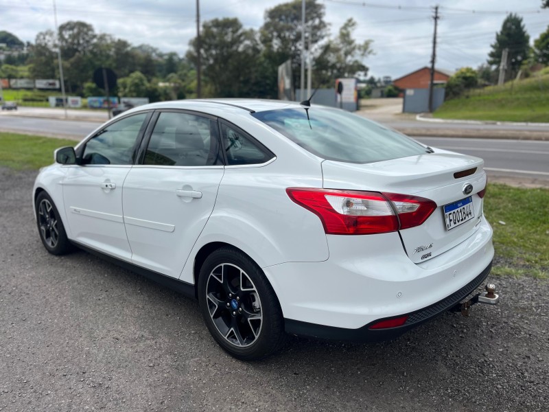 FOCUS 2.0 TITANIUM SEDAN 16V FLEX 4P AUTOMÁTICO - 2014 - FARROUPILHA