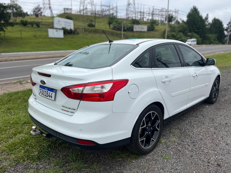 FOCUS 2.0 TITANIUM SEDAN 16V FLEX 4P AUTOMÁTICO - 2014 - FARROUPILHA