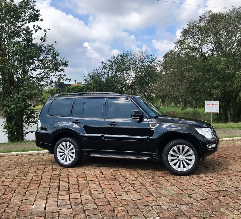 PAJERO FULL 3.2 HPE 4X4 16V TURBO INTERCOOLER DIESEL 4P AUTOMÁTICO - 2016 - LAJEADO