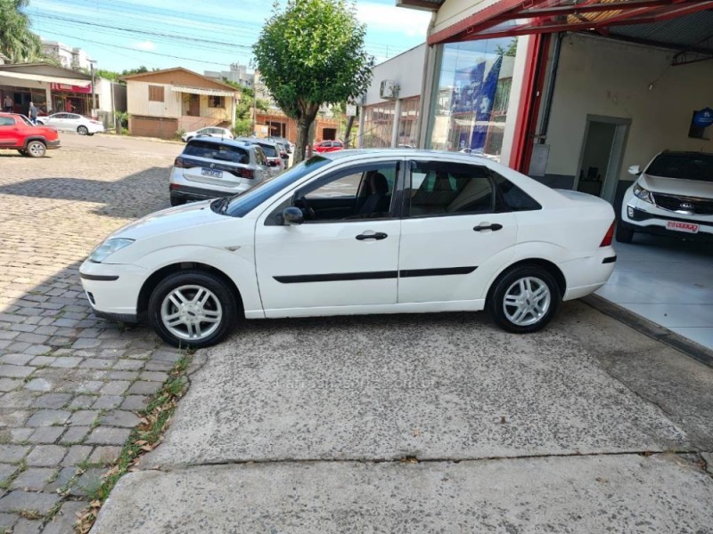 FOCUS 1.6 GLX SEDAN 8V FLEX 4P MANUAL