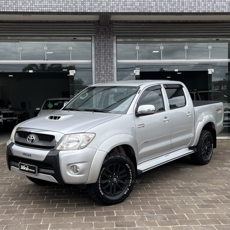 HILUX 3.0 SRV 4X4 CD 16V TURBO DIESEL 4P MANUAL - 2011 - VACARIA