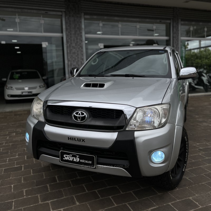 HILUX 3.0 SRV 4X4 CD 16V TURBO DIESEL 4P MANUAL - 2011 - VACARIA