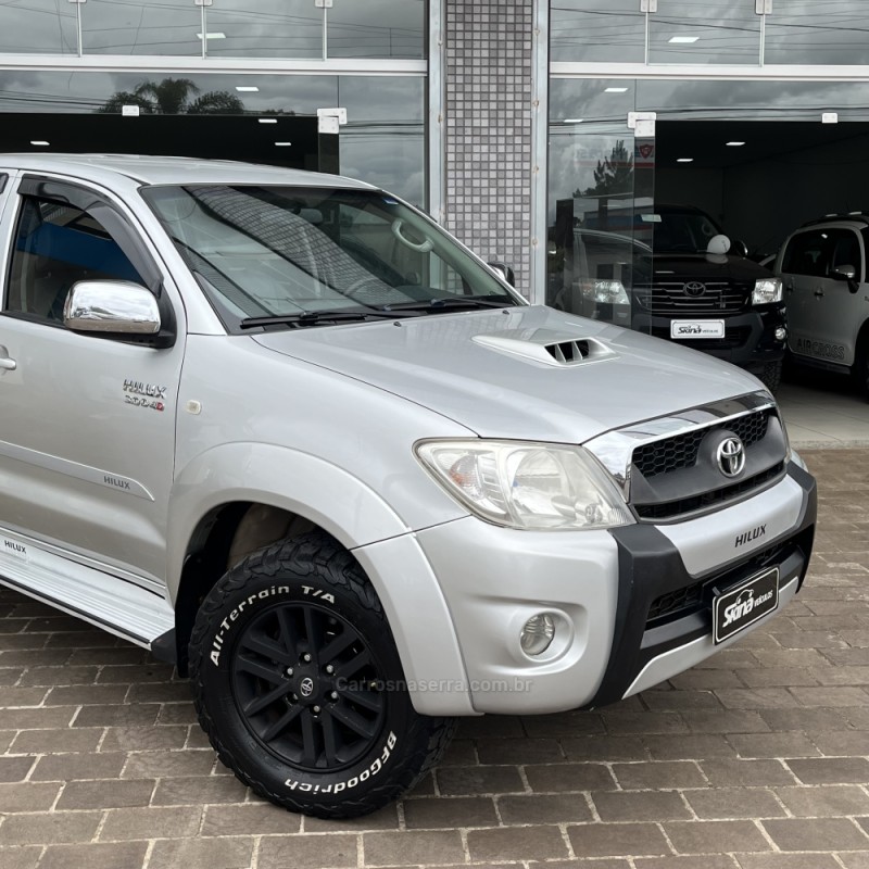 HILUX 3.0 SRV 4X4 CD 16V TURBO DIESEL 4P MANUAL - 2011 - VACARIA