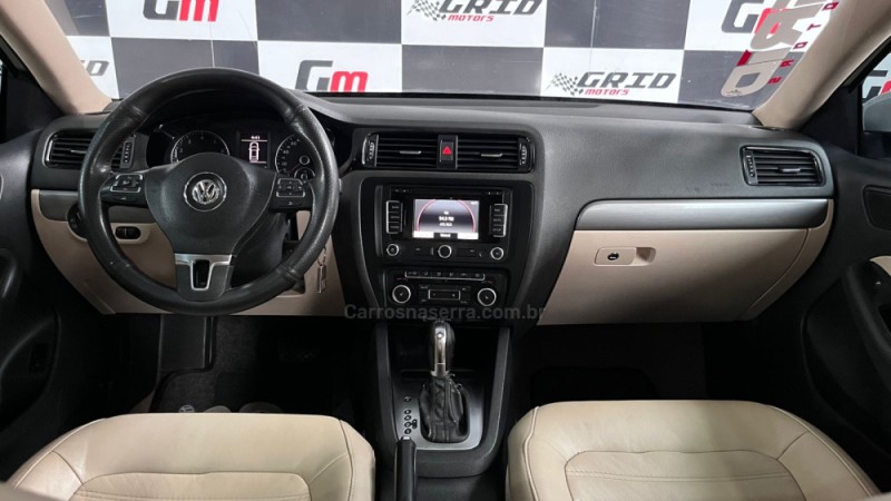 JETTA 2.0 TSI HIGHLINE 211CV GASOLINA 4P DSG - 2012 - ESTâNCIA VELHA