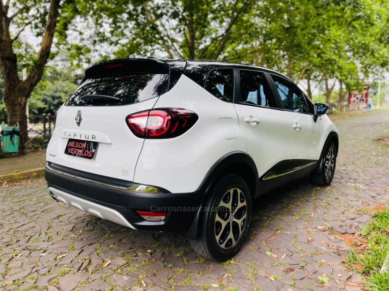 CAPTUR 1.6 16V INTENSE BOSE FLEX 4P AUTOMÁTICO - 2021 - NOVO HAMBURGO