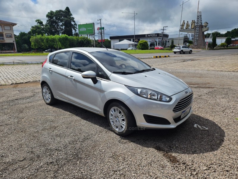 FIESTA 1.6 SE HATCH PLUS 16V FLEX 4P MANUAL - 2017 - VERANóPOLIS