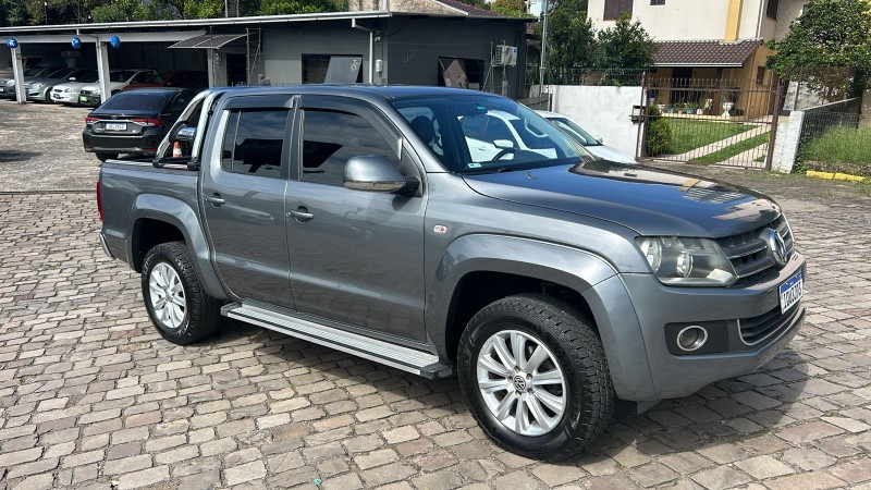 AMAROK 2.0 HIGHLINE 4X4 CD 16V TURBO INTERCOOLER DIESEL 4P MANUAL - 2011 - FARROUPILHA