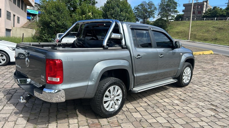 AMAROK 2.0 HIGHLINE 4X4 CD 16V TURBO INTERCOOLER DIESEL 4P MANUAL - 2011 - FARROUPILHA