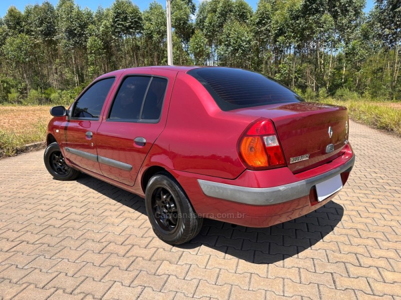 CLIO 1.0 PRIVILÉGE SEDAN 16V GASOLINA 4P MANUAL - 2004 - PORTãO