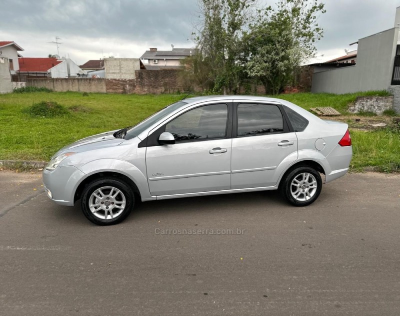 FIESTA 1.6 MPI CLASS SEDAN 8V FLEX 4P MANUAL - 2009 - CAMPO BOM