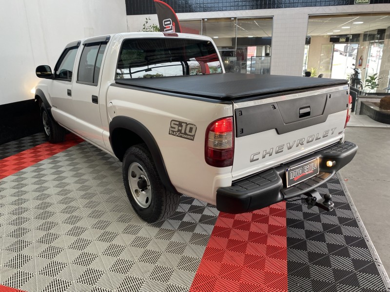 S10 2.4 MPFI ADVANTAGE 4X2 CD 8V FLEX 4P MANUAL - 2011 - CAXIAS DO SUL