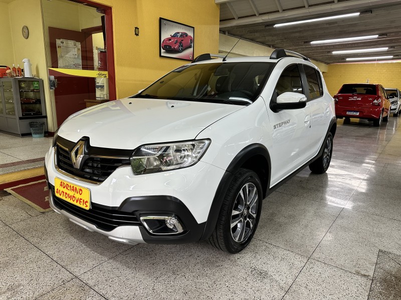 SANDERO 1.6 STEPWAY INTENSE X-TRONIC 16V FLEX 4P AUTOMÁTICO