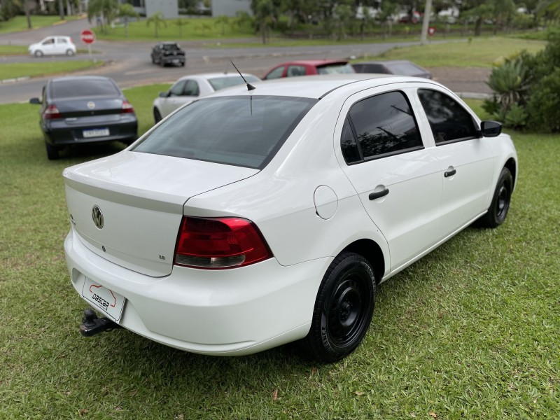 VOYAGE 1.6 MI 8V FLEX 4P MANUAL - 2010 - BOM PRINCíPIO