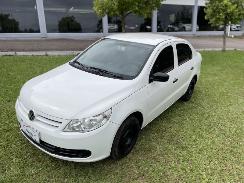 VOYAGE 1.6 MI 8V FLEX 4P MANUAL - 2010 - BOM PRINCíPIO