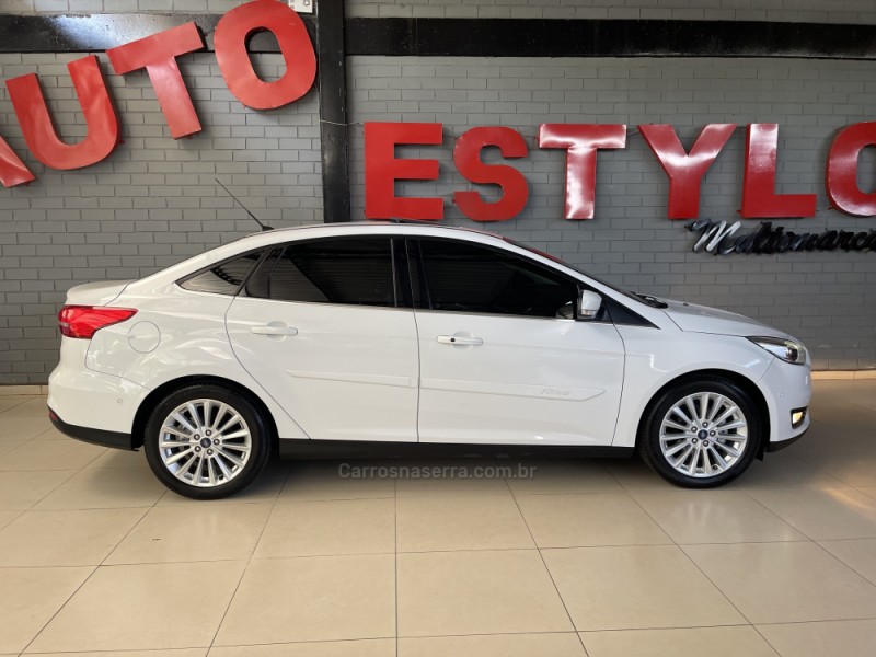 FOCUS 2.0 TITANIUM PLUS SEDAN 16V FLEX 4P AUTOMÁTICO - 2016 - ESTâNCIA VELHA