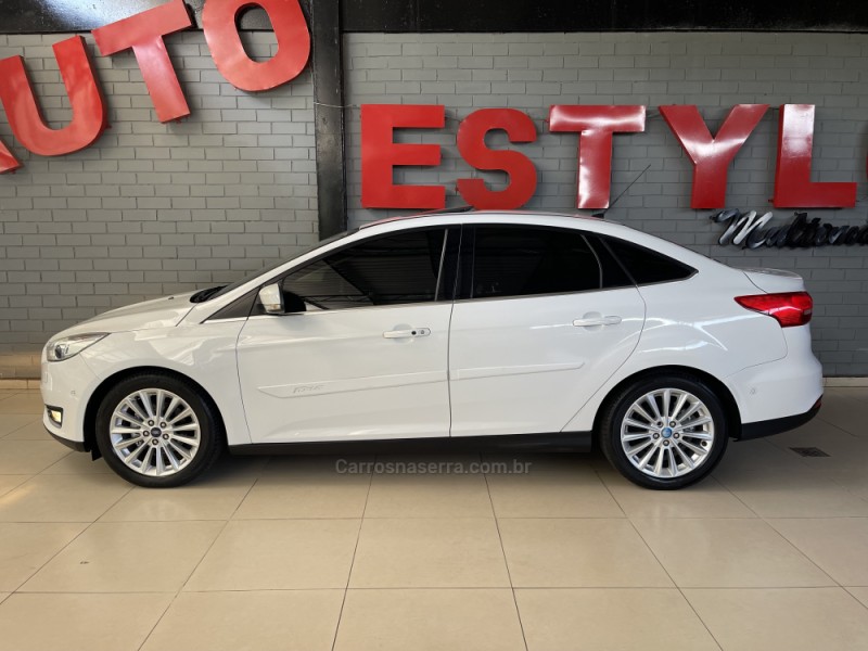 FOCUS 2.0 TITANIUM PLUS SEDAN 16V FLEX 4P AUTOMÁTICO - 2016 - ESTâNCIA VELHA