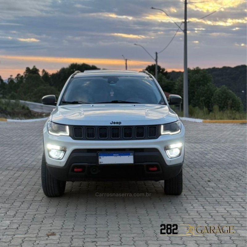 COMPASS 2.0 16V DIESEL TRAILHAWK 4X4 AUTOMÁTICO - 2017 - FARROUPILHA