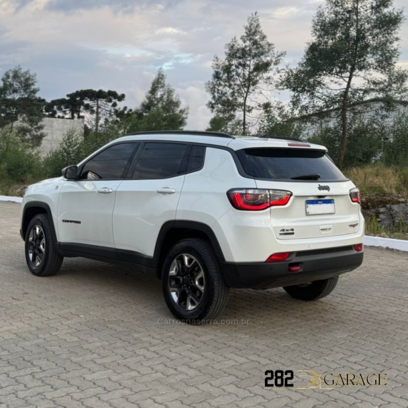 COMPASS 2.0 16V DIESEL TRAILHAWK 4X4 AUTOMÁTICO - 2017 - FARROUPILHA