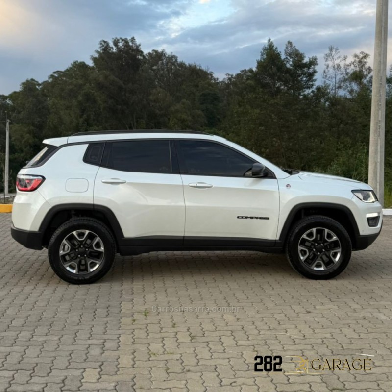 COMPASS 2.0 16V DIESEL TRAILHAWK 4X4 AUTOMÁTICO - 2017 - FARROUPILHA