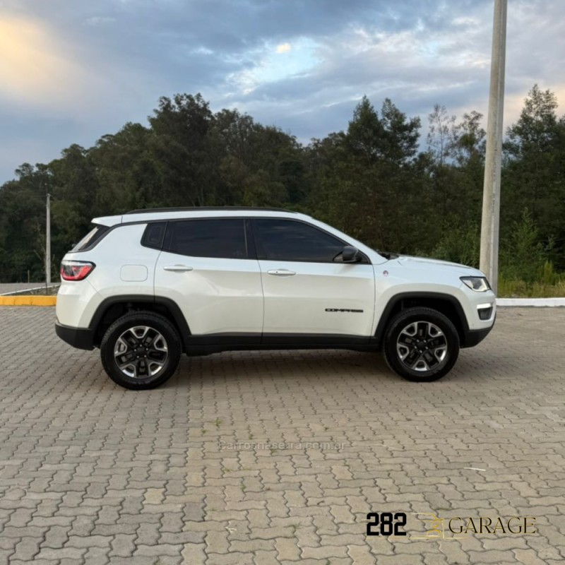 COMPASS 2.0 16V DIESEL TRAILHAWK 4X4 AUTOMÁTICO - 2017 - FARROUPILHA