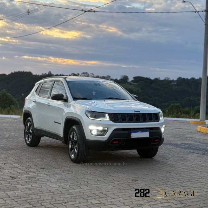 COMPASS 2.0 16V DIESEL TRAILHAWK 4X4 AUTOMÁTICO - 2017 - FARROUPILHA