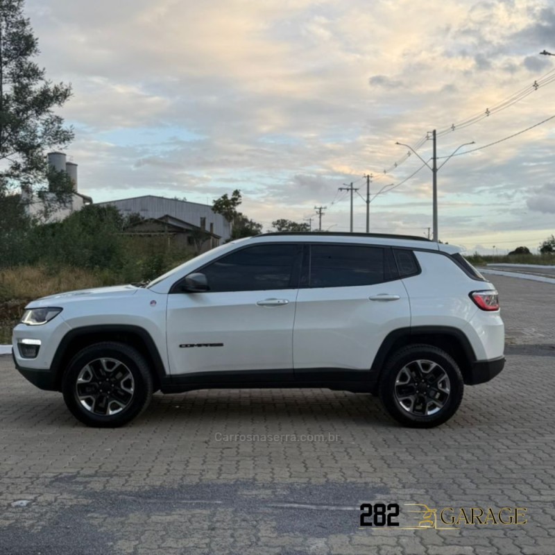 COMPASS 2.0 16V DIESEL TRAILHAWK 4X4 AUTOMÁTICO - 2017 - FARROUPILHA