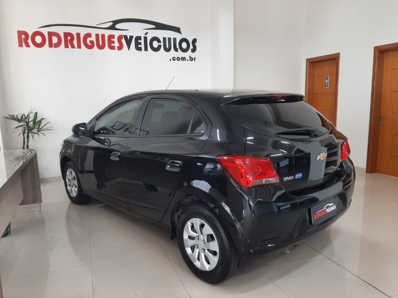 ONIX 1.0 MPFI LT 8V FLEX 4P MANUAL - 2018 - CAXIAS DO SUL