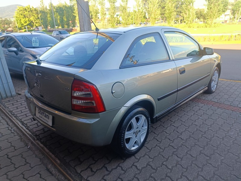 ASTRA 2.0 MPFI ADVANTAGE 8V FLEX 2P MANUAL - 2006 - BOM PRINCíPIO