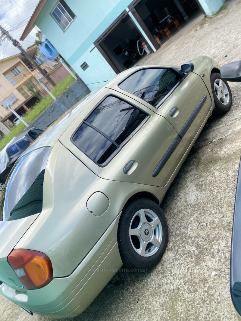 CLIO 1.6 RT SEDAN 16V GASOLINA 4P MANUAL - 2003 - CAXIAS DO SUL