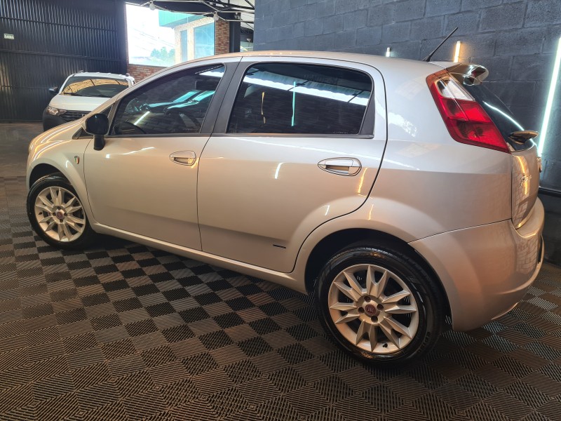 PUNTO 1.4 ATTRACTIVE ITALIA 8V FLEX 4P MANUAL - 2012 - FARROUPILHA