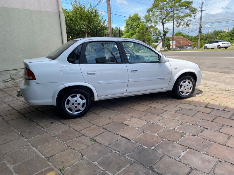 CORSA 1.0 MPFI CLASSIC SEDAN LIFE 8V FLEX 4P MANUAL - 2011 - CAXIAS DO SUL