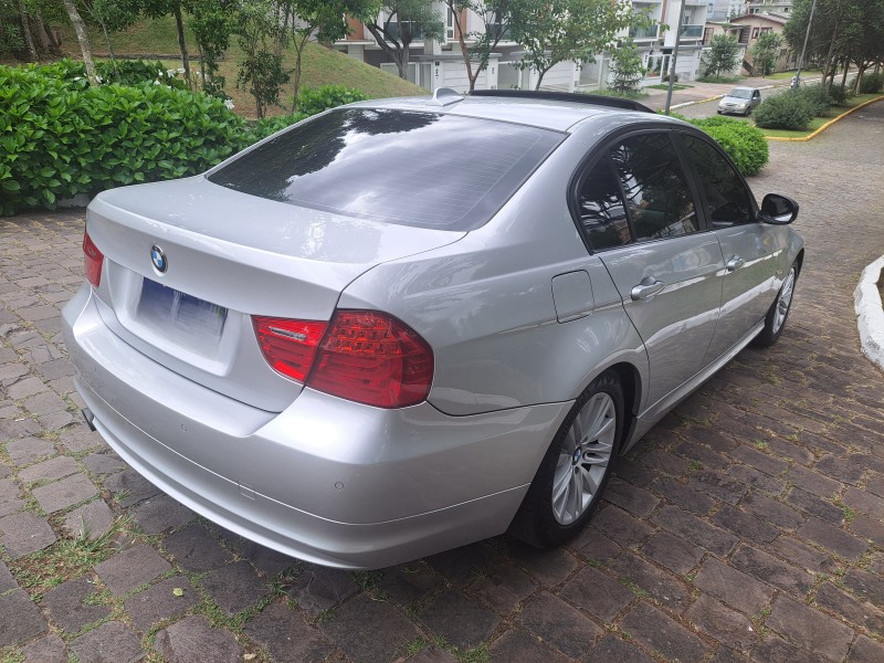 320I 2.0 16V GASOLINA 4P AUTOMÁTICO - 2010 - FARROUPILHA