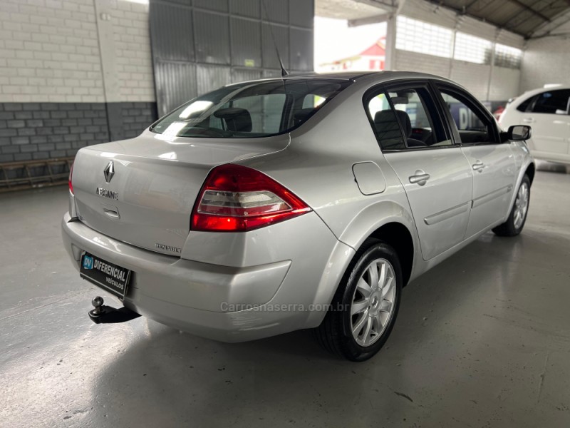 MÉGANE 1.6 DYNAMIQUE 16V FLEX 4P MANUAL - 2011 - CAXIAS DO SUL