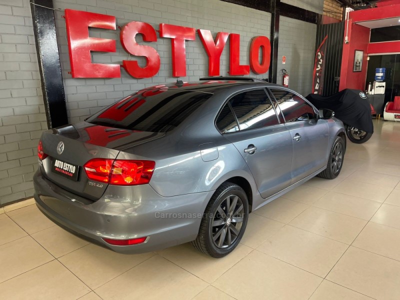 JETTA 2.0 COMFORTLINE FLEX 4P TIPTRONIC - 2013 - ESTâNCIA VELHA