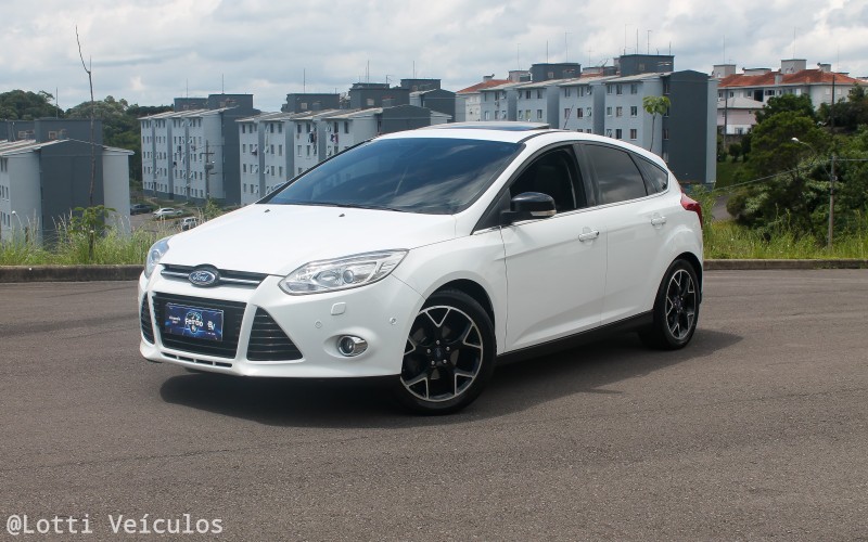 FOCUS 2.0 TITANIUM PLUS 16V FLEX 4P AUTOMÁTICO - 2015 - FARROUPILHA