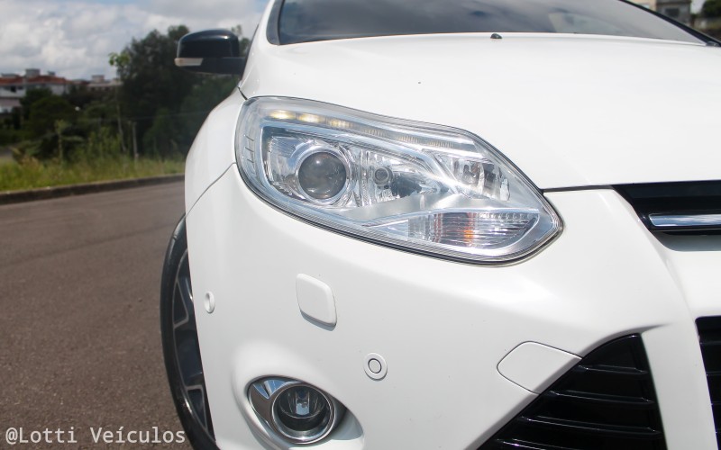 FOCUS 2.0 TITANIUM PLUS 16V FLEX 4P AUTOMÁTICO - 2015 - FARROUPILHA