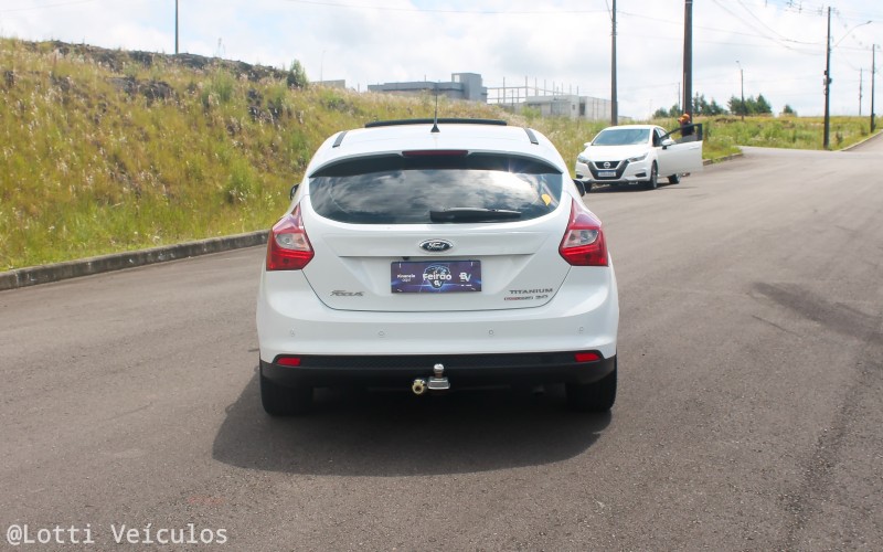 FOCUS 2.0 TITANIUM PLUS 16V FLEX 4P AUTOMÁTICO - 2015 - FARROUPILHA