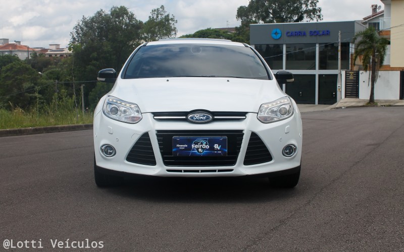 FOCUS 2.0 TITANIUM PLUS 16V FLEX 4P AUTOMÁTICO - 2015 - FARROUPILHA