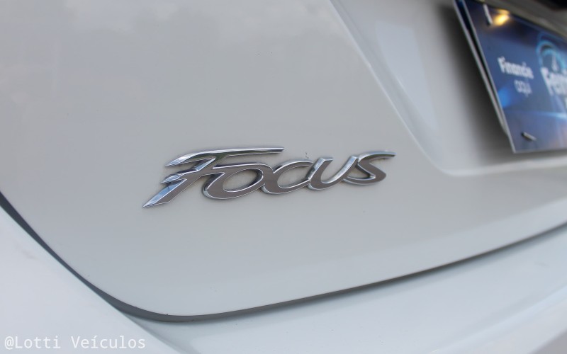 FOCUS 2.0 TITANIUM PLUS 16V FLEX 4P AUTOMÁTICO - 2015 - FARROUPILHA