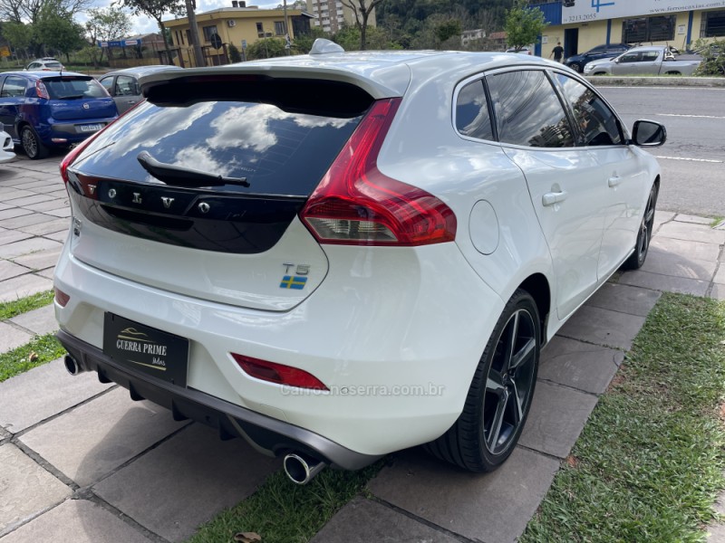 V40 2.0 T5 R DESIGN TURBO GASOLINA 4P AUTOMÁTICO - 2014 - CAXIAS DO SUL