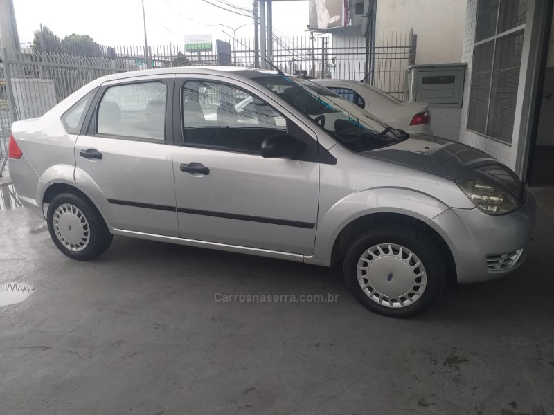 FIESTA 1.0 MPI PERSONNALLITÉ SEDAN 8V GASOLINA 4P MANUAL - 2005 - CAXIAS DO SUL