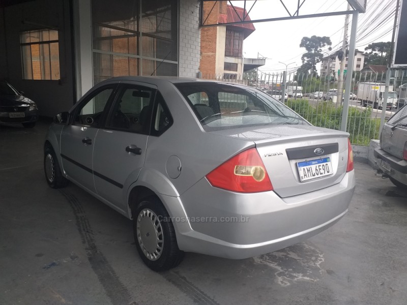 FIESTA 1.0 MPI PERSONNALLITÉ SEDAN 8V GASOLINA 4P MANUAL - 2005 - CAXIAS DO SUL