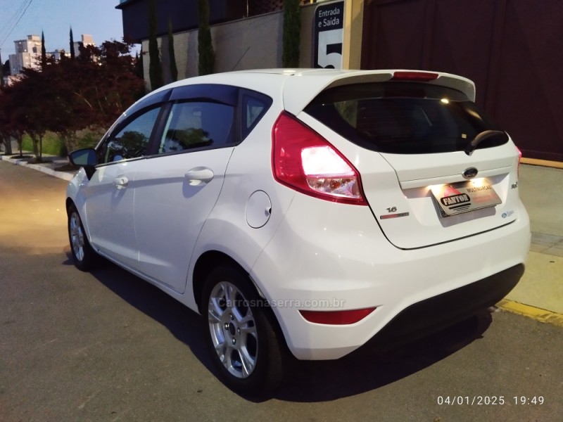 fiesta 1.6 se hatch 16v flex 4p automatico 2015 farroupilha