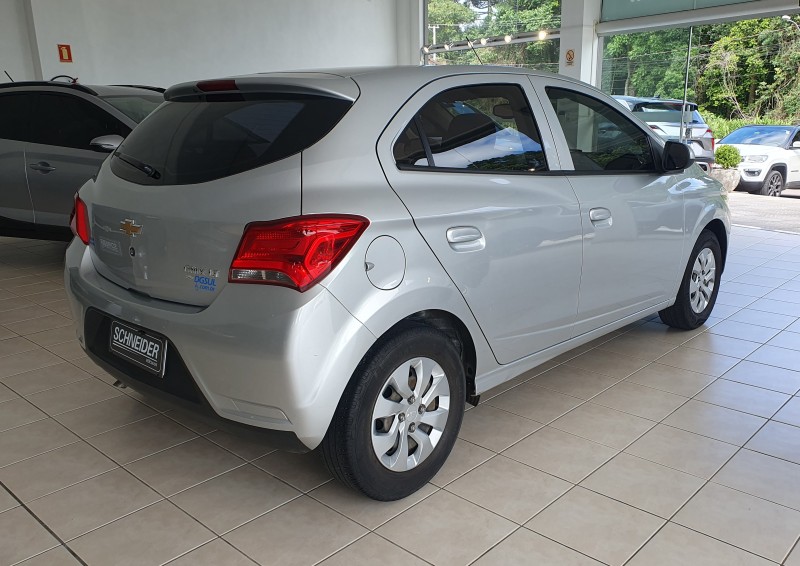 ONIX 1.0 LT 12V FLEX 4P MANUAL - 2017 - NOVA PETRóPOLIS