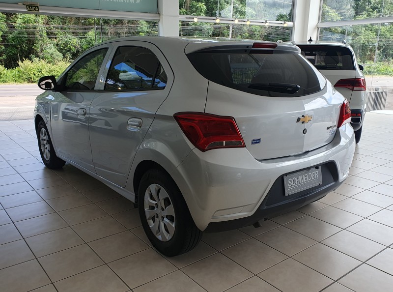 ONIX 1.0 LT 12V FLEX 4P MANUAL - 2017 - NOVA PETRóPOLIS