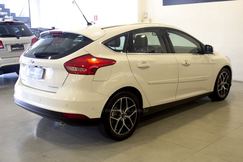 FOCUS 2.0 TITANIUM PLUS HATCH 16V FLEX 4P AUTO - 2016 - BENTO GONçALVES