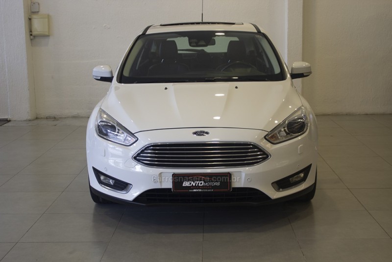 FOCUS 2.0 TITANIUM PLUS HATCH 16V FLEX 4P AUTO - 2016 - BENTO GONçALVES